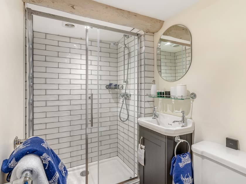 Bathroom | The Bluebell Country Inn, Glangrwyney Crickhowell