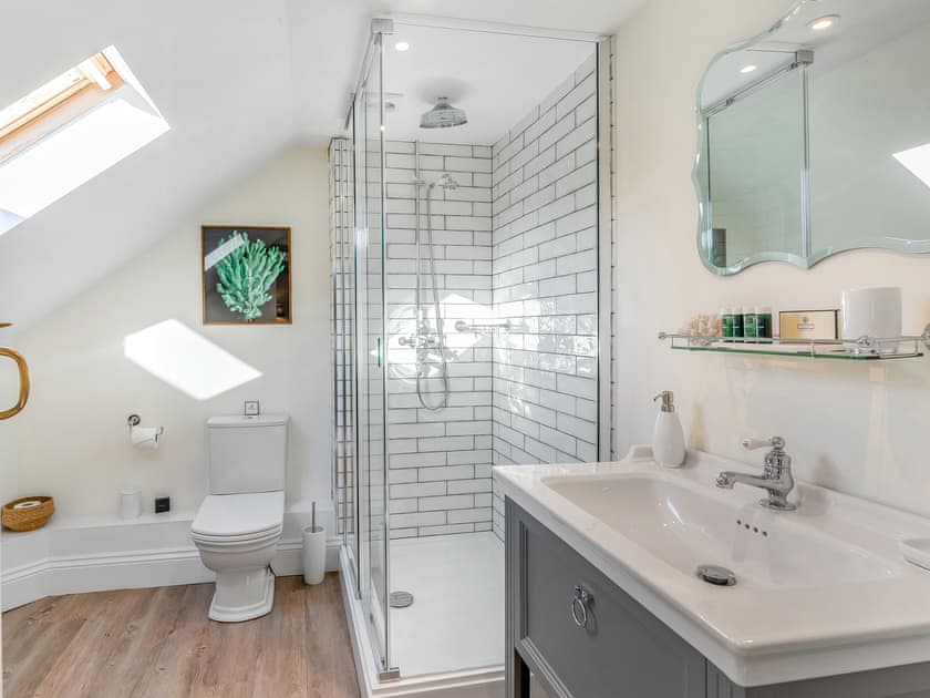 Bathroom | The Bluebell Country Inn, Glangrwyney Crickhowell
