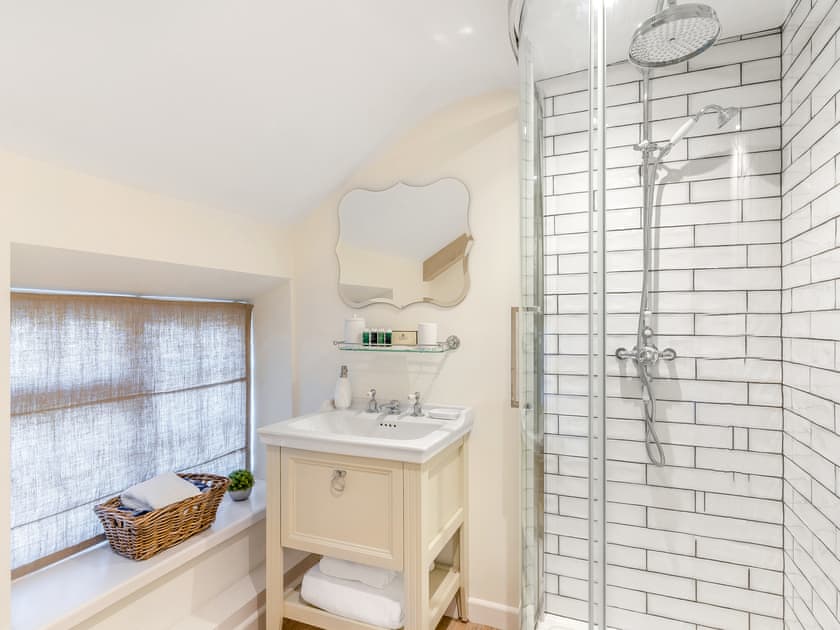 Bathroom | The Bluebell Country Inn, Glangrwyney Crickhowell