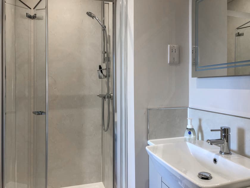 En-suite | Ladstock Hall 3 - Ladstock Hall, Thornthwaite