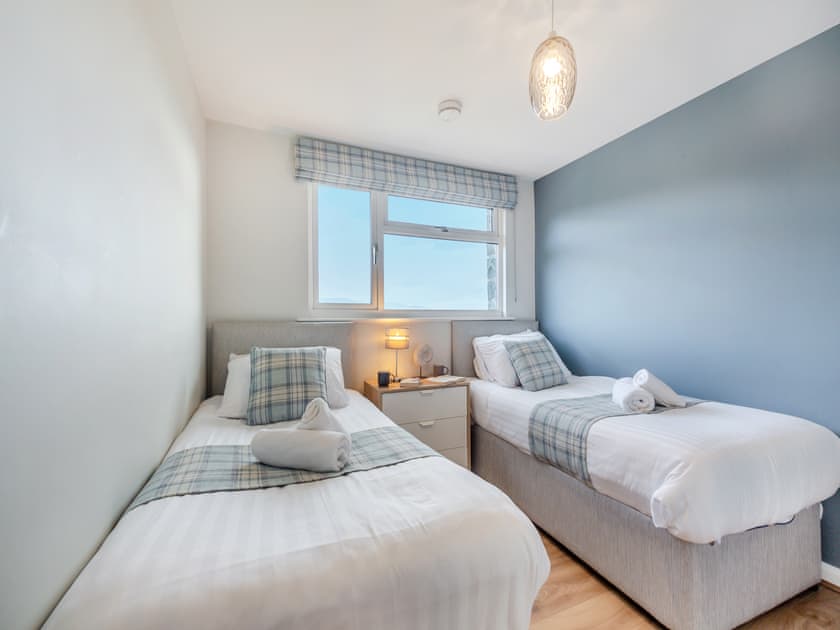 Twin bedroom | Swyn Y Don, Llandanwg, near Harlech