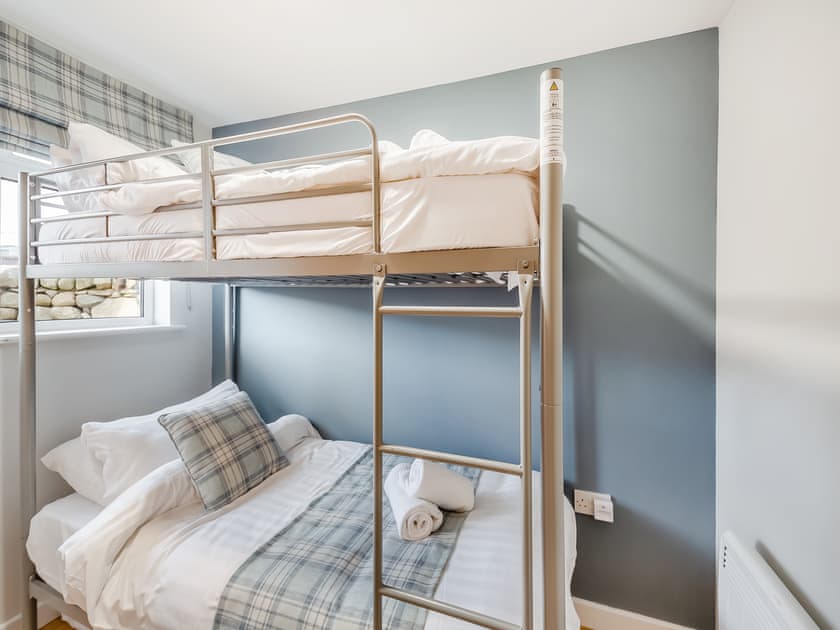 Bunk bedroom | Swyn Y Don, Llandanwg, near Harlech