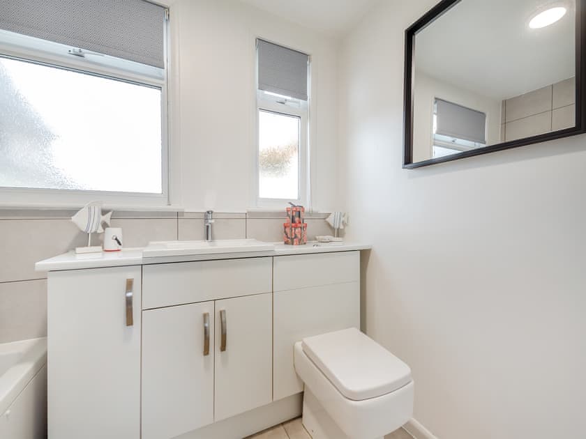 Bathroom | Swyn Y Don, Llandanwg, near Harlech