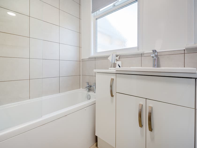 Bathroom | Swyn Y Don, Llandanwg, near Harlech