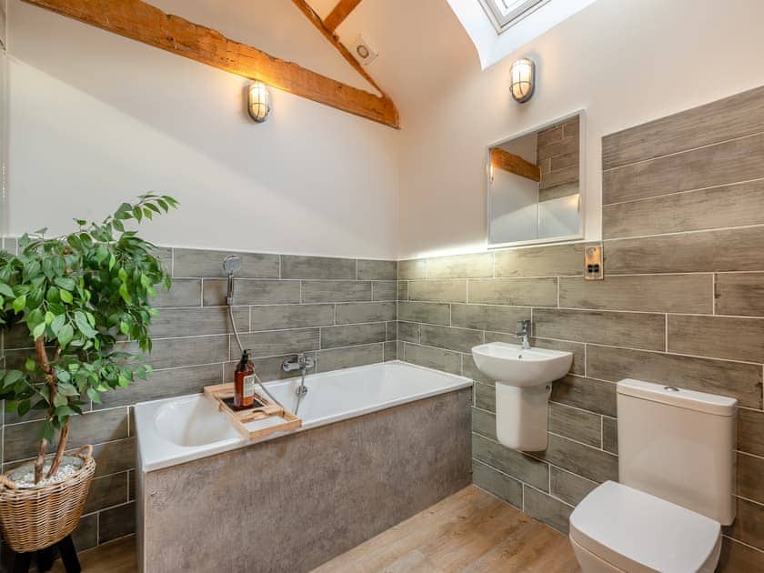 Bathroom | The Barnacle Goose - North Plain Farm, Bowness-on-Solway