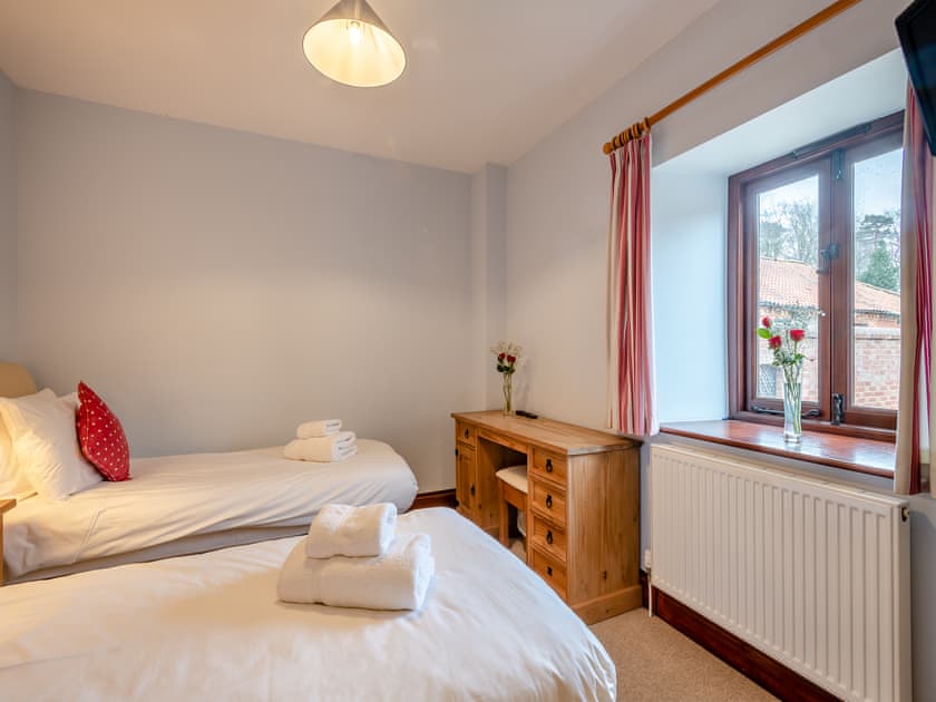 Twin bedroom | Kestrel Barn - Piggyback Barns, Sculthorpe, Fakenham