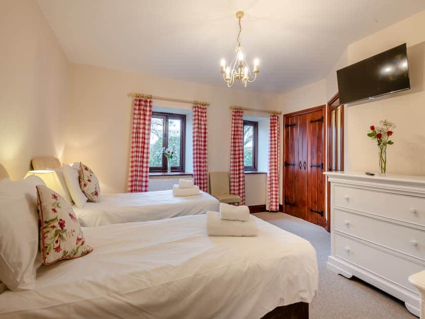 Twin bedroom | Kestrel Barn - Piggyback Barns, Sculthorpe, Fakenham
