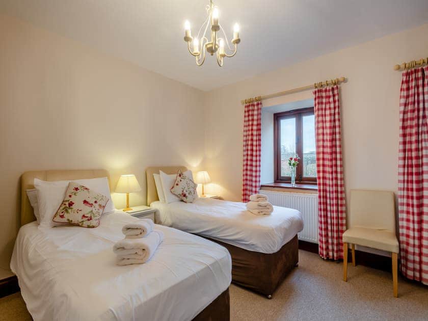 Twin bedroom | Kestrel Barn - Piggyback Barns, Sculthorpe, Fakenham