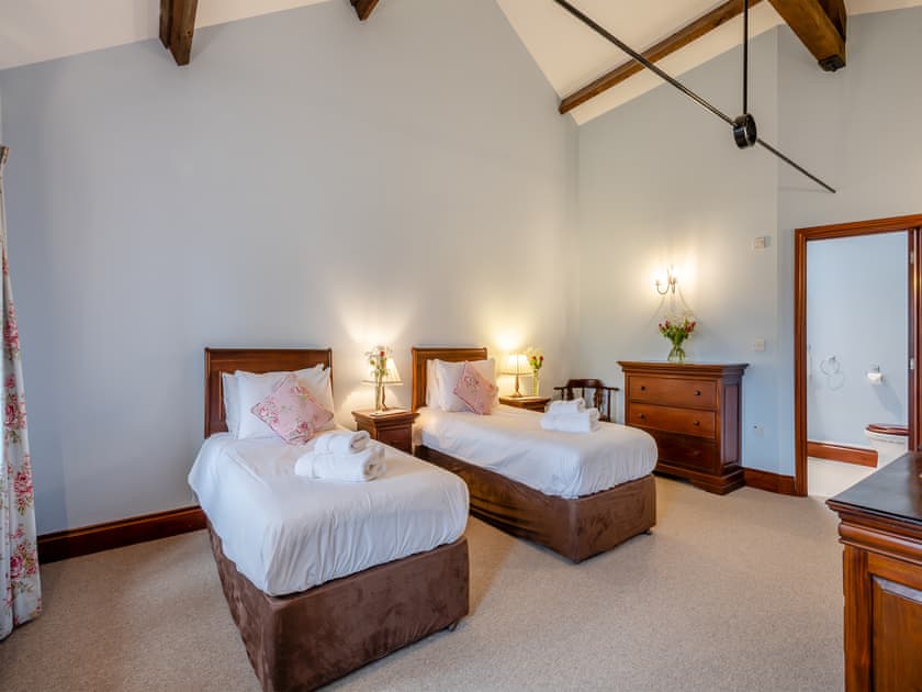 Twin bedroom | Kestrel Barn - Piggyback Barns, Sculthorpe, Fakenham