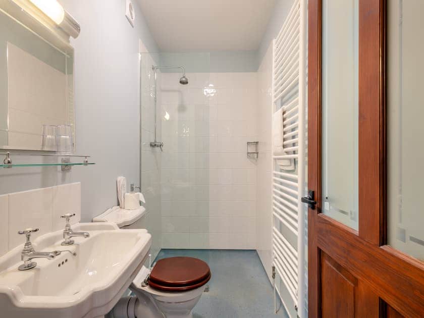Bathroom | Kestrel Barn - Piggyback Barns, Sculthorpe, Fakenham