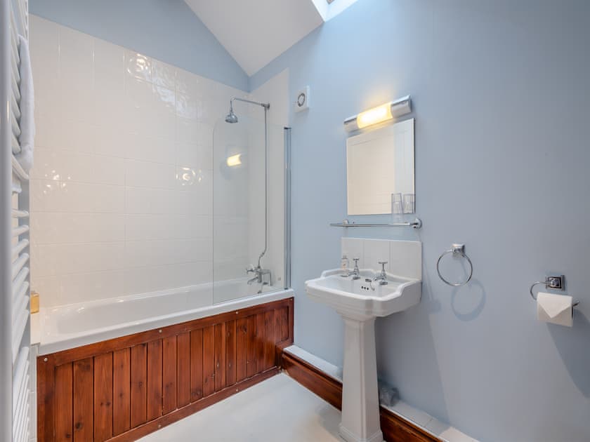 Bathroom | Kestrel Barn - Piggyback Barns, Sculthorpe, Fakenham