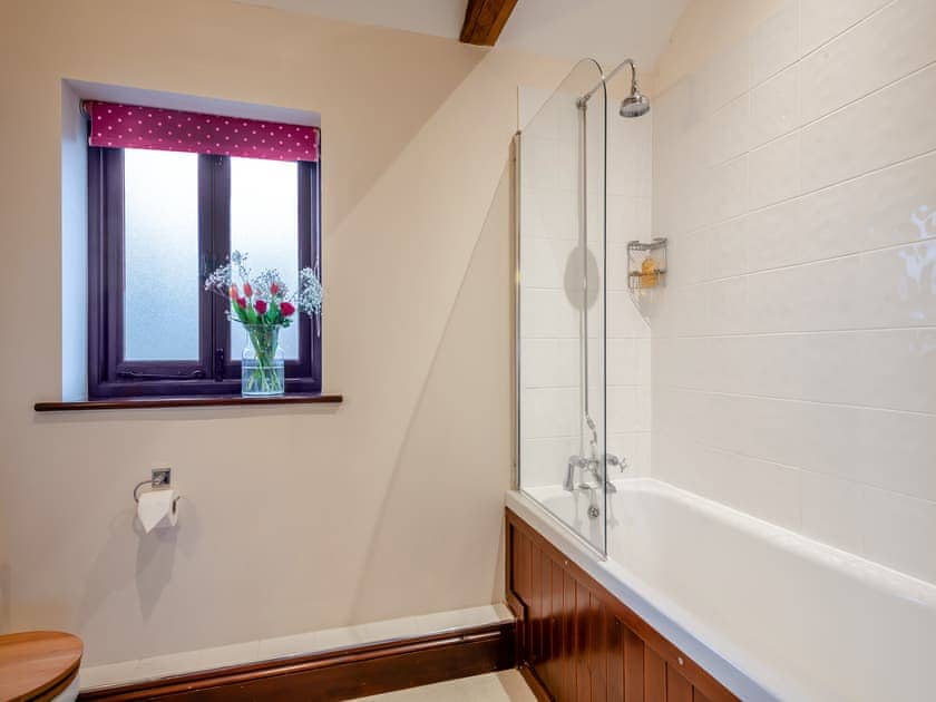 Bathroom | Woodpecker Barn - Piggyback Barns, Sculthorpe, Fakenham