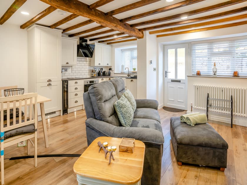 Open plan living space | Mid Terrace, Llanfilo Brecon