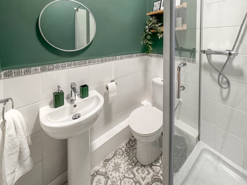 Bathroom | Hogarth No. 2 - Hogarth by the Sea Apartments, Newbiggin-by-the-Sea