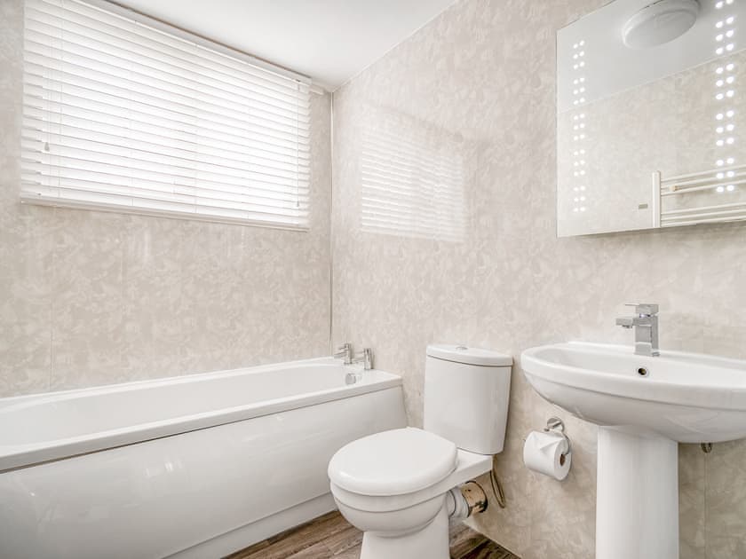 Bathroom | The Farmhouse, St Austell