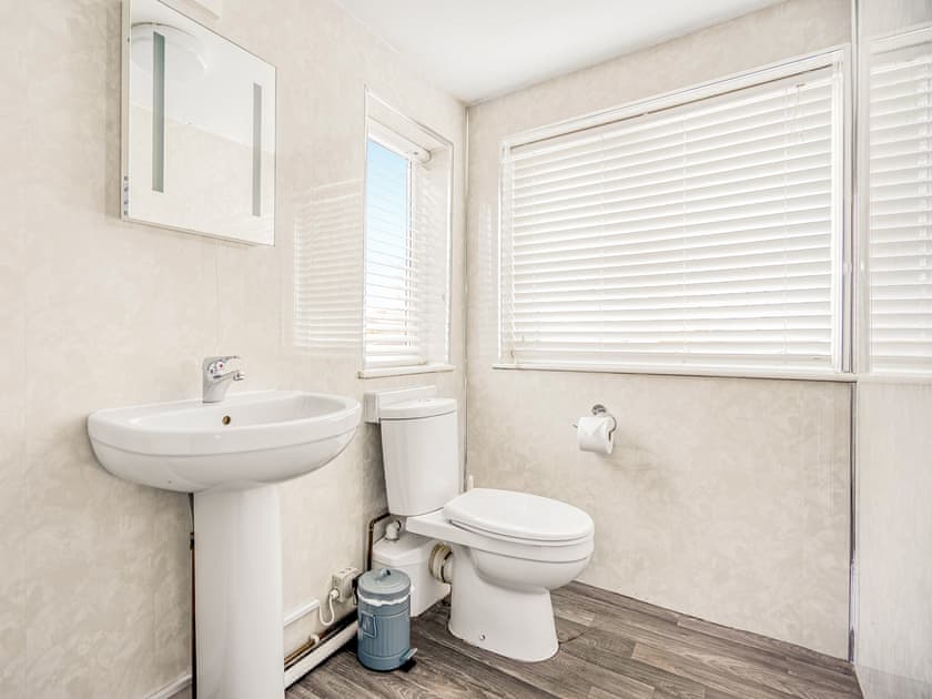 Bathroom | The Farmhouse, St Austell