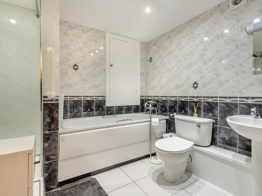 Bathroom | Tennay Cottage, Wareham