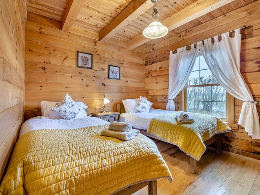 Twin bedroom | Willow Lodge - Waterside Lodges, Keal Cotes