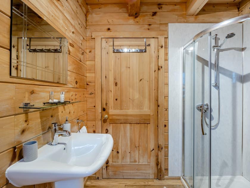 Bathroom | Willow Lodge - Waterside Lodges, Keal Cotes