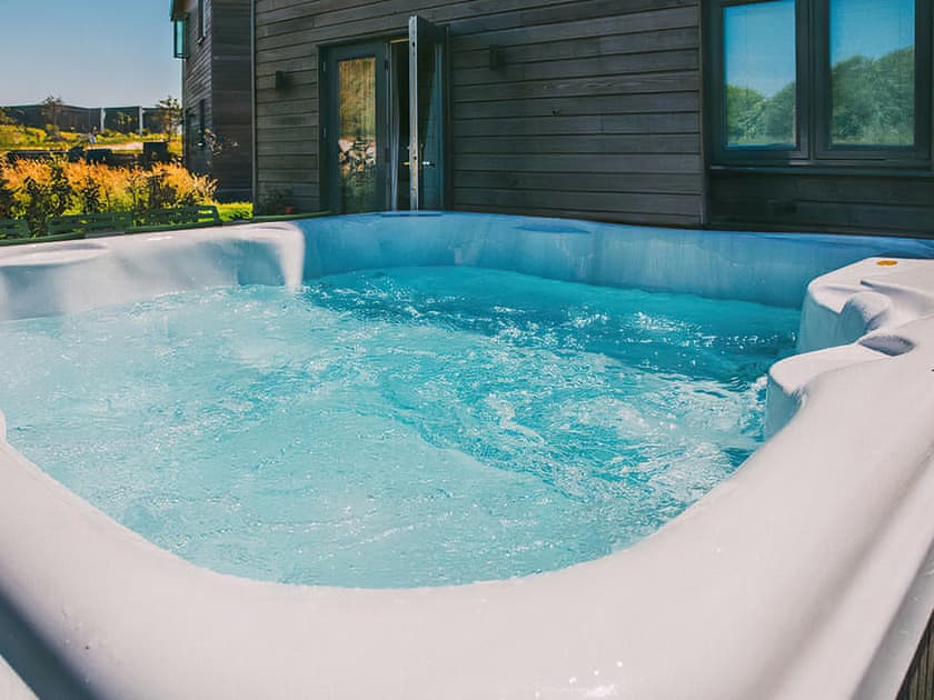 Hot tub | Agapanthus Lodge - St Ives Resort, Carbis Bay, near St Ives