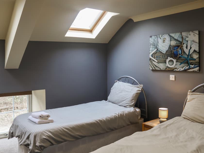 Twin bedroom | Gest Melyn - Black Rock Sands, Morfa Bychan nr Porthmadog