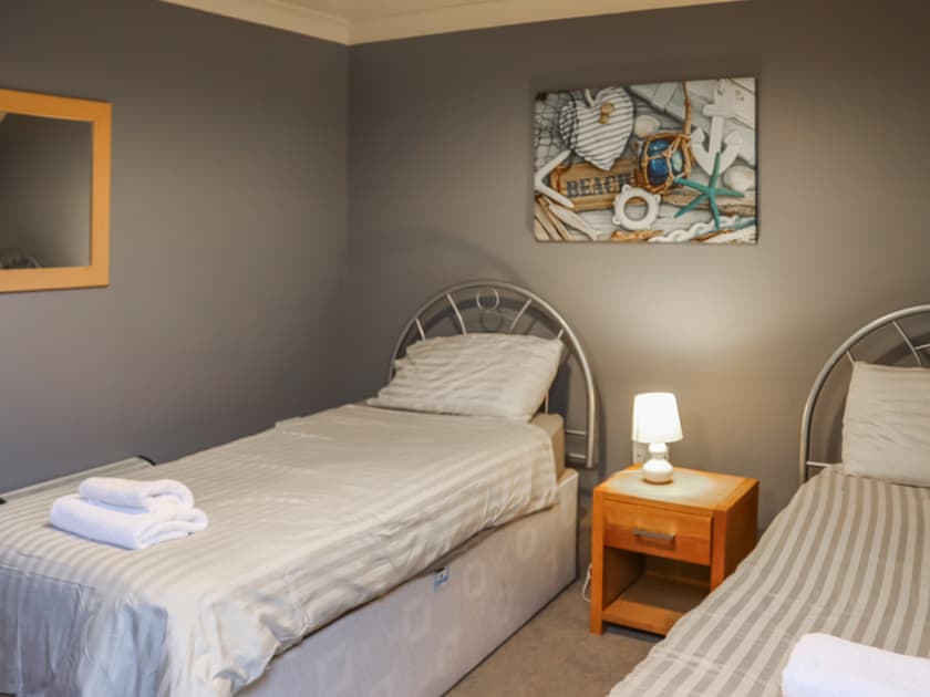 Twin bedroom | Gest Oren - Black Rock Sands, Morfa Bychan, near Porthmadog