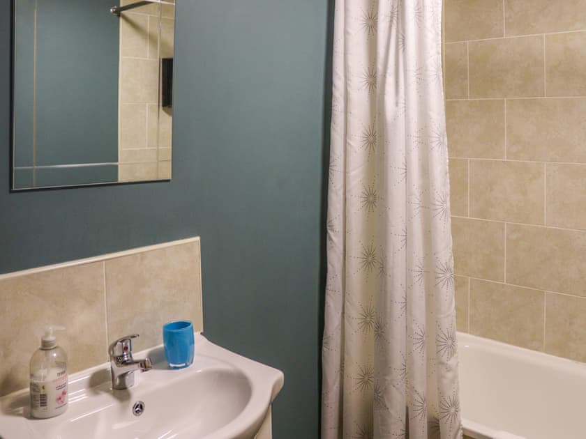 Bathroom | Gest Oren - Black Rock Sands, Morfa Bychan, near Porthmadog