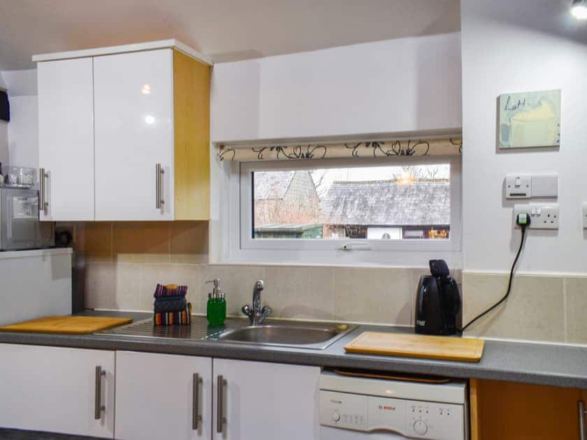 Kitchen | Linney Cottage - Fox Valley Cottages, Looe