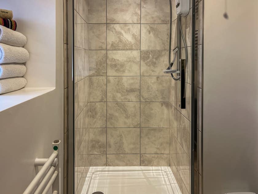 Bathroom | Linney Cottage - Fox Valley Cottages, Looe