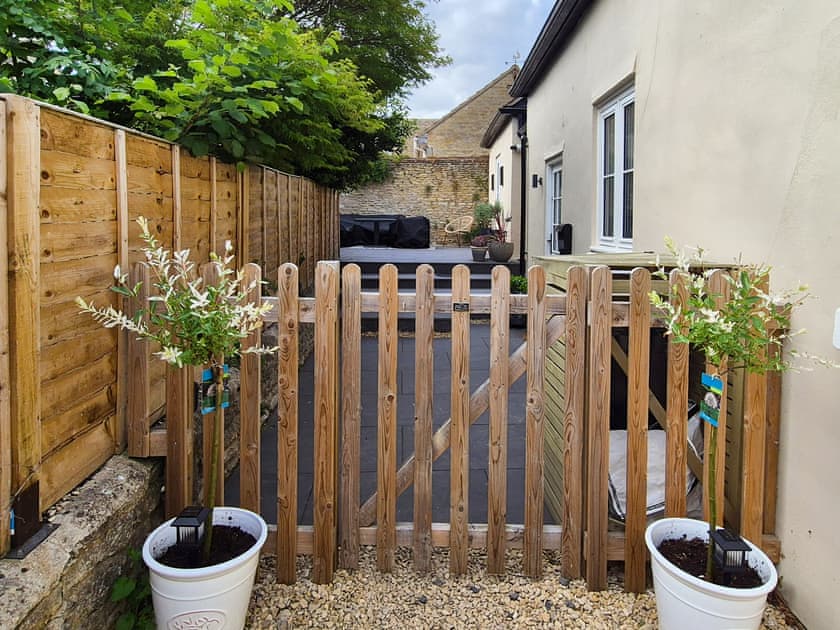 Front Gate | The Colleys, Lechlade, The Cotswolds