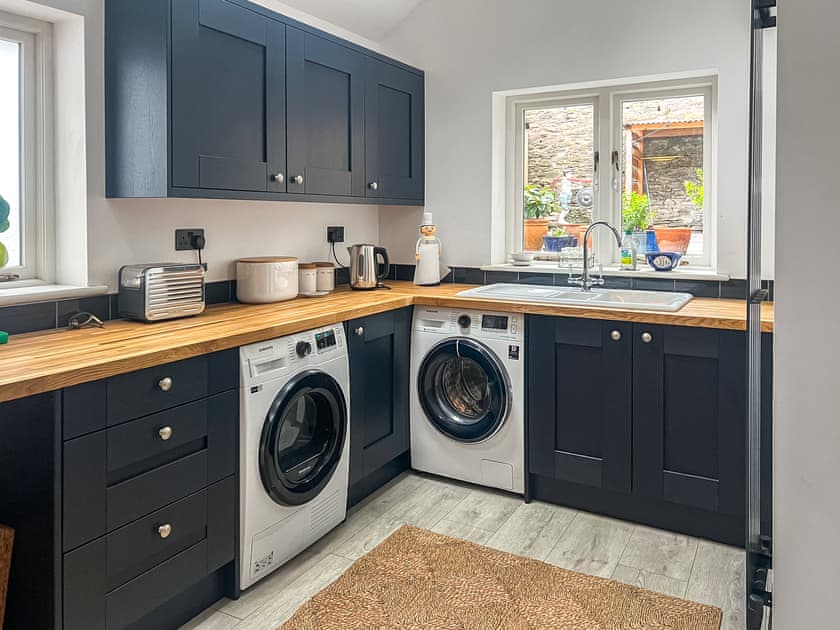 Kitchen | Cosy Cwtch, Hay-On-Wye