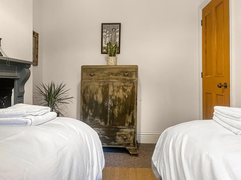 Twin bedroom | Cosy Cwtch, Hay-On-Wye
