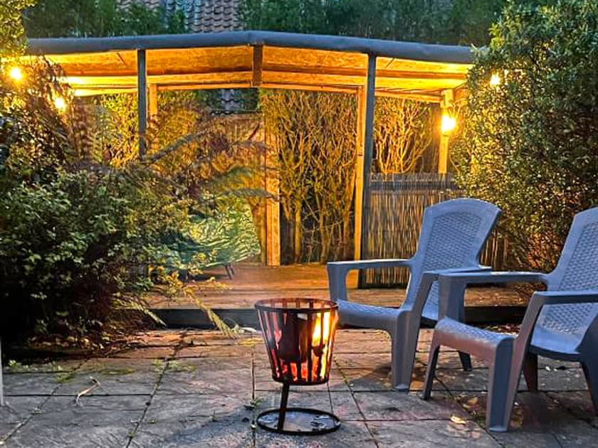 Sitting-out-area | Turning Tides Cottage, Scratby