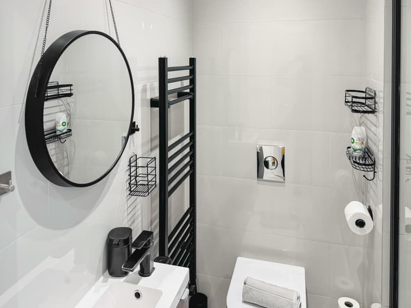 Shower room en-suite  | Lamorna, Littlehampton