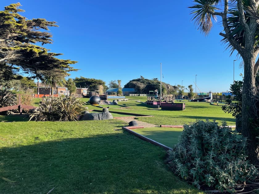 Surrounding area | Lamorna, Littlehampton