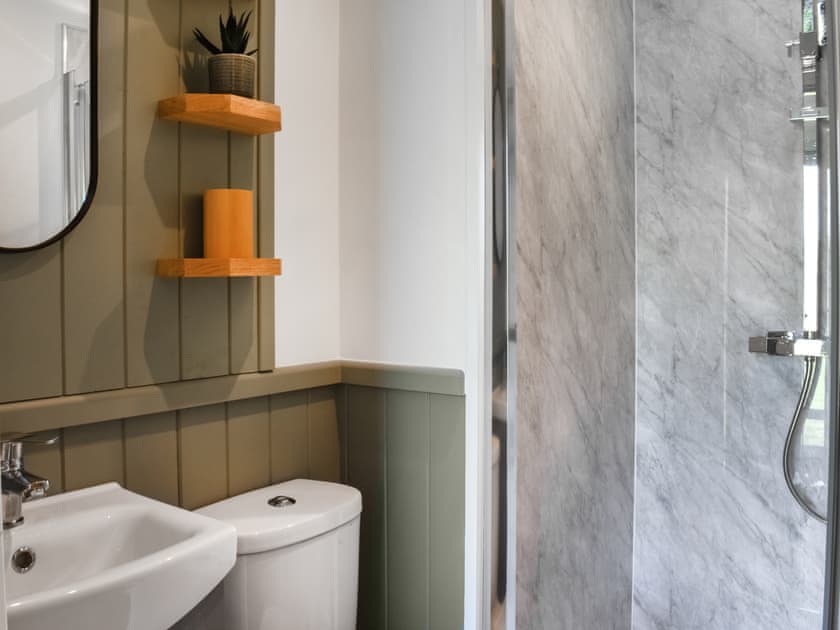 Bathroom | Meadows View Shepherd’s hut, Cockermouth
