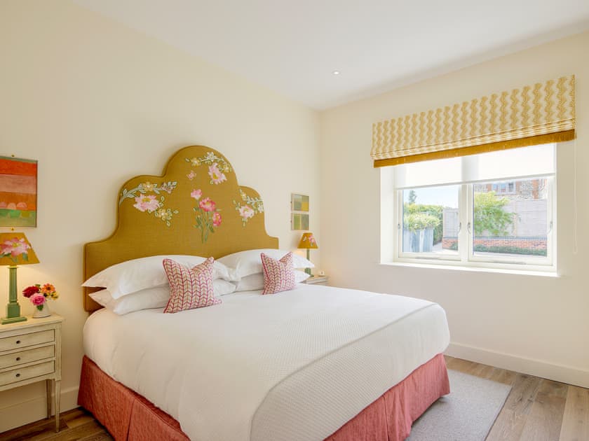 Double bedroom | Champagne Jennie, Docking