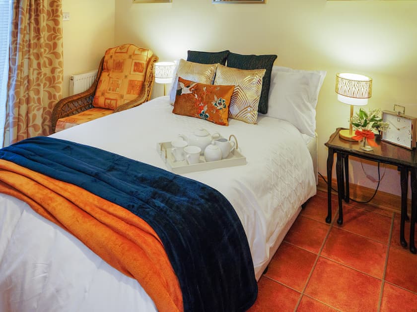 Double bedroom | Norwood, Thornhill