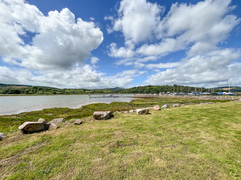 Surrounding area | Norwood, Thornhill