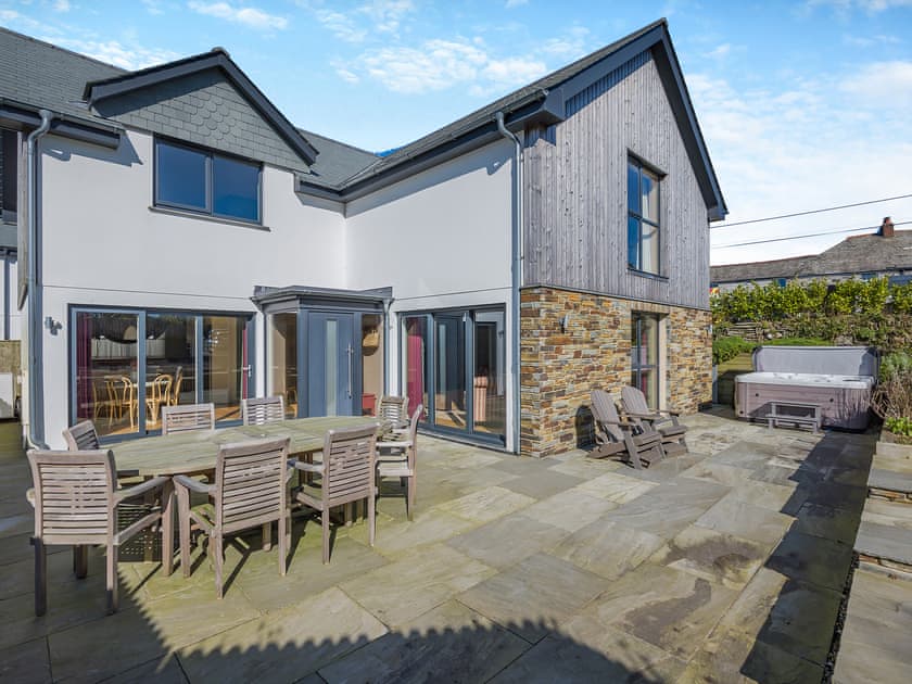 Sitting-out-area | Gwithian House, Pendoggett, near Port Isaac 