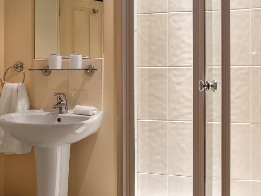 Bathroom | The Piggery - Tokenbury Manor Cottages, Liskeard