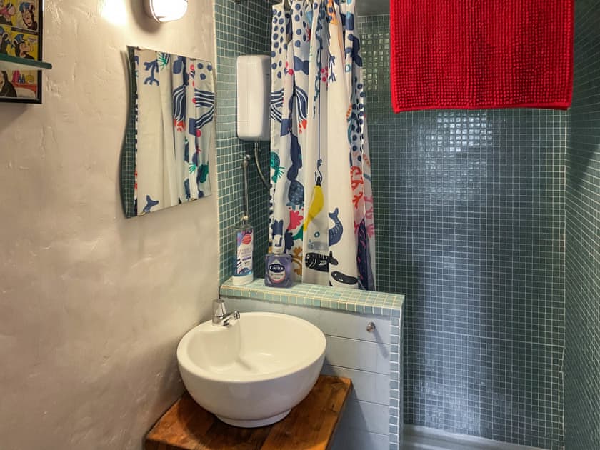 Bathroom | Y Smithy - Tanyrallt Holidays Lets, Llanybydder