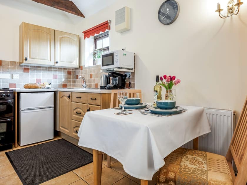 Kitchen/diner | Owl’s Roost - Holly Hedge Farm, Holly Hedge Farm
