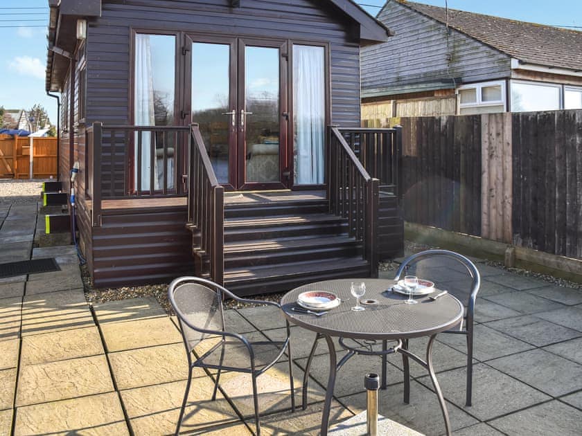 Exterior | Rainbow’s End, Brundall