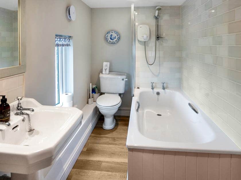 Bathroom | Caddleton Farmhouse - Ardmaddy Castle, Ardmaddy Castle, near Oban
