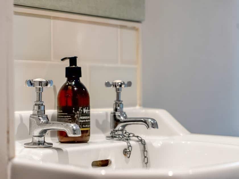 Bathroom | Caddleton Farmhouse - Ardmaddy Castle, Ardmaddy Castle, near Oban