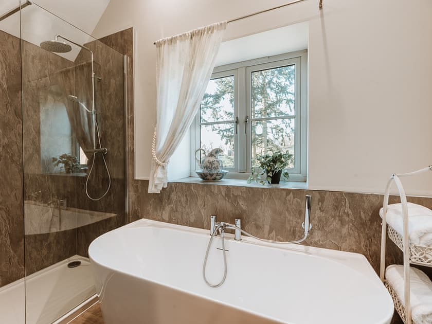 Bathroom | Copper Beech Cottage, Welshpool