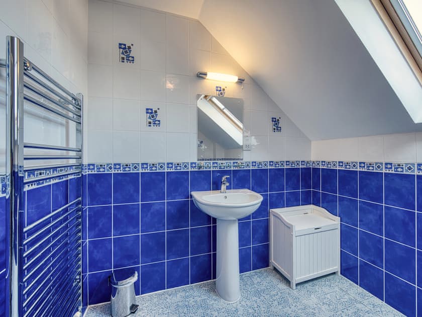 Bathroom | Excellence - Gables Getaways, Beaworthy