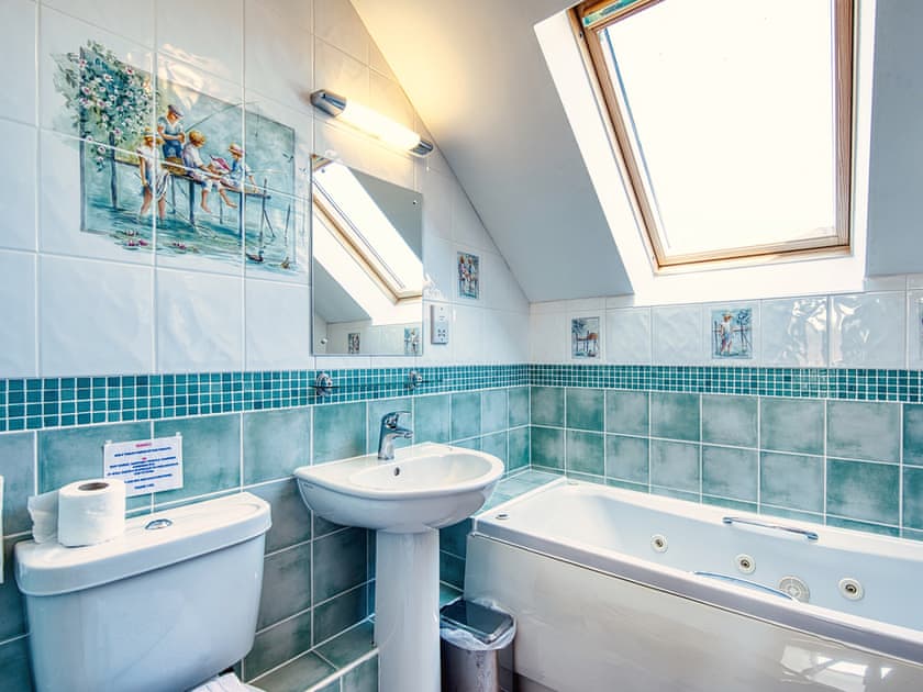 Bathroom | Excellence - Gables Getaways, Beaworthy