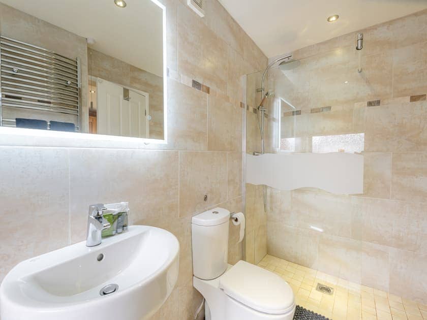 Bathroom | Tulip - Golden Beach Holiday Park, Ingoldmells